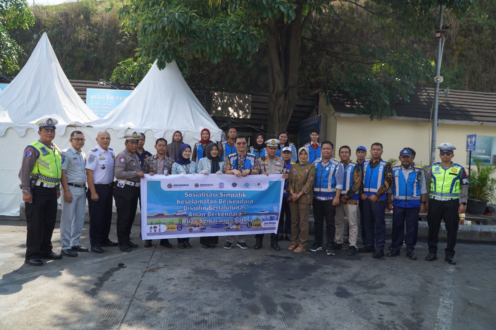 Sosialisasi Keselamatan Berkendara di Jalan Tol.